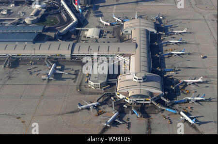 --FILE--Vista aerea del jet in corrispondenza del terminale 1 del Beijing Capital International Airport di Pechino, Cina, 17 gennaio 2011. Il tappo di Pechino Foto Stock