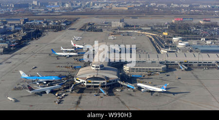 --FILE--Vista aerea del jet in corrispondenza del terminale 1 del Beijing Capital International Airport di Pechino, Cina, 17 gennaio 2011. Il tappo di Pechino Foto Stock