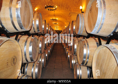 Vista della cantina di storage presso Chateau Changyu AFIP Global a Pechino in Cina, 20 agosto 2011. Chateau Changyu AFIP Global è stato aperto al pubblico J Foto Stock