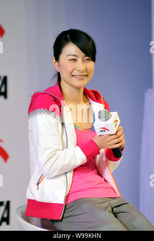 Cinese campione del diving Guo Jingjing assiste una campagna commerciale per anta in Pechino, Cina, Marzo 15, 2011. Foto Stock