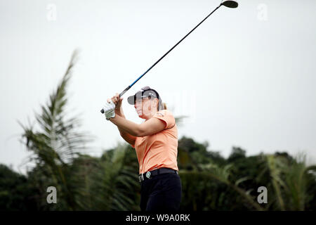 Golfer Svedese Annika Sorenstam gioca un colpo durante il primo giorno del Mission Hills star Trophy al Mission Hills Golf nel centro della città di Haikou, così Foto Stock