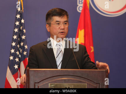 Noi Segretario del Commercio Gary Locke parla presso la Camera di Commercio Americana in Cina a Shanghai, 19 maggio 2010. Gli Stati Uniti e la Cina hanno bisogno di prendere il le Foto Stock