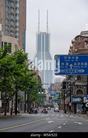 Strade vuote di Shanghai, Cina al mattino. Foto Stock