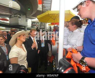 Corona olandese Willem-Alexander principe e principessa Maxima visita il padiglione olandese sul padiglione olandese giorno nell'Expo di Shanghai, 18 maggio 2010. Foto Stock