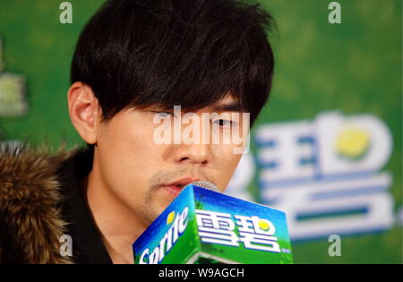 Cantante Taiwanese Jay Chou parla di una campagna in Cina a Shanghai, 2 gennaio 2010. Foto Stock