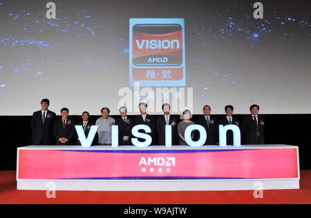 I rappresentanti di AMD e i produttori di PC sono visti durante la cerimonia di lancio di AMD Vision piattaforma laptop a Pechino, in Cina, il 26 maggio 2010. AMD ha unv Foto Stock