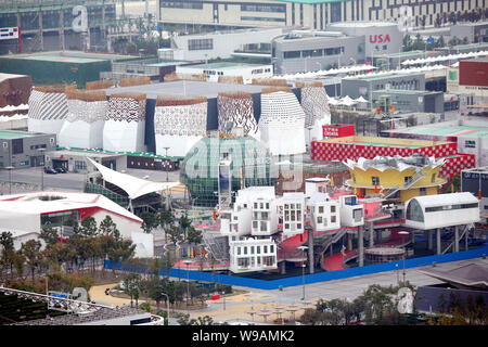 Padiglioni nazionali nel mondo Expo Park sono visti dal Ponte Lupu piattaforma osservatorio in Cina a Shanghai, 16 novembre 2010. Il Ponte Lupu o Foto Stock