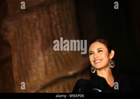 Attrice ucraina Olga Kurylenko è visto nel corso di una conferenza stampa per il film in 3D, imperi del profondo, a Pechino, in Cina, 27 aprile 2010. Foto Stock