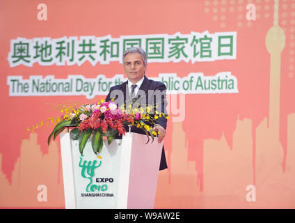 Il Cancelliere austriaco Werner Faymann parla durante un evento da celebrare l'Austria Pavilion giorno in Expo a Shanghai in Cina, 21 maggio 2010. Foto Stock