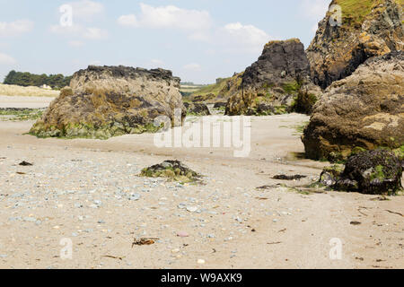 Immagine di una bassa marea Beach sulla costa di rame nei pressi di Bunmahon nella Contea di Waterford, Irlanda. Foto Stock