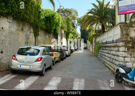 Nizza, Francia - 04 Aprile 2019: Street di Jean Jacques Rousseau Foto Stock