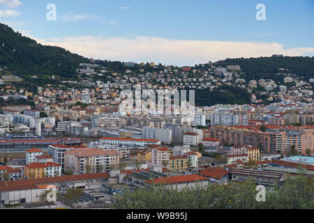 Nizza, Francia - 04 Aprile 2019: la bella vista sulla città dall'alto. Foto Stock