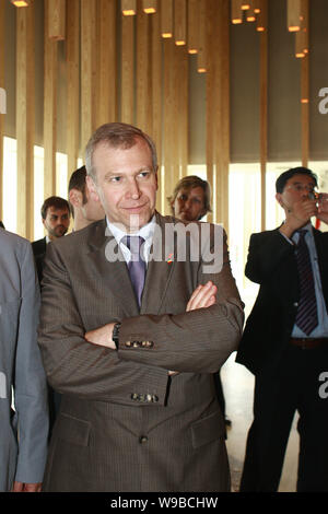 Il primo ministro belga Yves Leterme visita il padiglione di Ungheria in Expo a Shanghai in Cina, 20 maggio 2010. La continua Shanghai Expo 2010 è Foto Stock