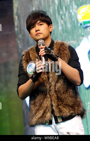 Cantante Taiwanese Jay Chou parla di una campagna in Cina a Shanghai, 2 gennaio 2010. Foto Stock