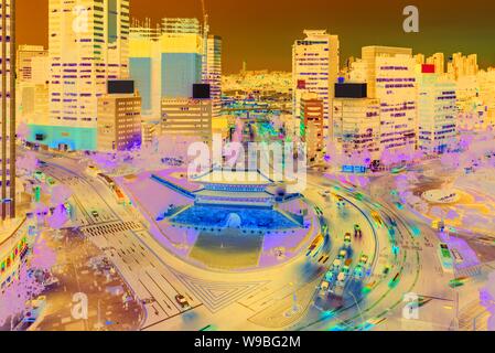 Il traffico della città di Seoul Skyline al Mercato Namdaemun Gate,Corea del Sud. Foto Stock