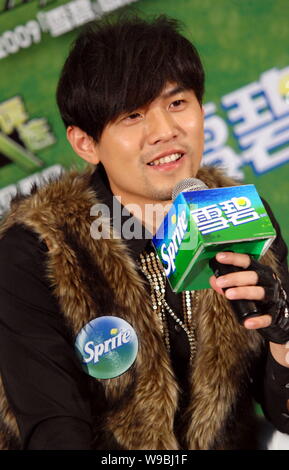 Cantante Taiwanese Jay Chou parla di una campagna in Cina a Shanghai, 2 gennaio 2010. Foto Stock