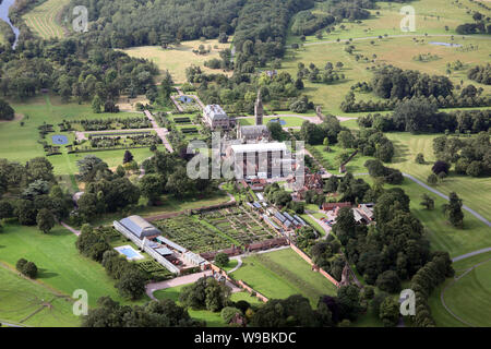 Vista aerea di Eaton Hall del Duca di Westminster Station Wagon Eaton nel Cheshire, Regno Unito Foto Stock
