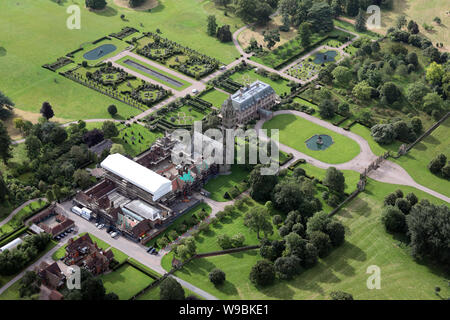 Vista aerea di Eaton Hall del Duca di Westminster Station Wagon Eaton nel Cheshire, Regno Unito Foto Stock