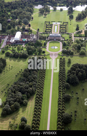 Vista aerea di Eaton Hall del Duca di Westminster Station Wagon Eaton nel Cheshire, Regno Unito Foto Stock