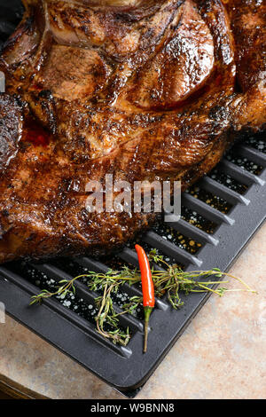 Un grande pezzo di arrosto di carne Foto Stock