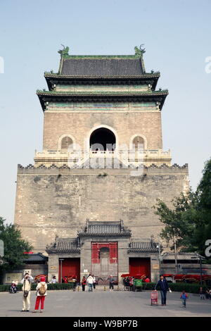 --FILE-- Vista del Campanile a Pechino, in Cina, il 6 ottobre 2009. Più recentemente, coloro che risiedono nel quartiere noto come Gulou (tamburo e bel Foto Stock