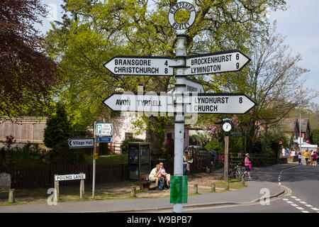 Burley Village, situato all'interno della nuova foresta, famosa per la sua storia di stregoneria, New Forest National Park, Hampshire, Inghilterra, Regno Unito Foto Stock