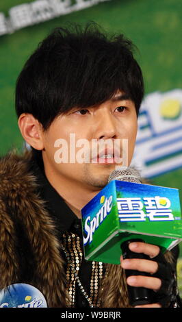 Cantante Taiwanese Jay Chou parla di una campagna in Cina a Shanghai, 2 gennaio 2010. Foto Stock