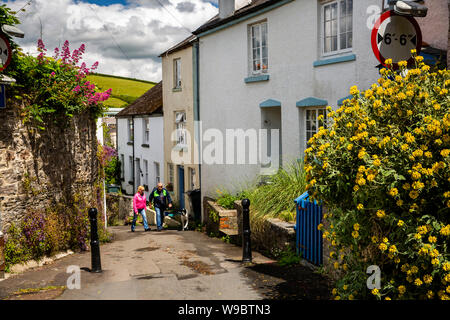 Regno Unito, Inghilterra, Devon, Buckfastleigh Crest Hill, la stretta strada che conduce alla strada del mercato Foto Stock