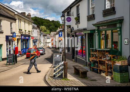 Regno Unito, Inghilterra, Devon, Buckfastleigh, Fore Street negozi Foto Stock