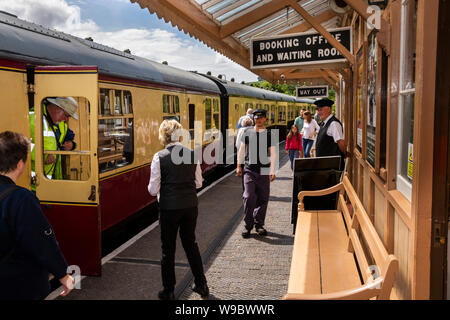 Regno Unito, Inghilterra, Devon, Totnes, South Devon Railway, Riverside Station, stazione ferroviaria a livello di piattaforma Foto Stock