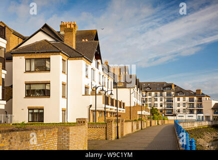 In Irlanda, il Leinster, Fingal, Co Dublin, Malahide, Marina Village waterfront housing development, percorso Foto Stock