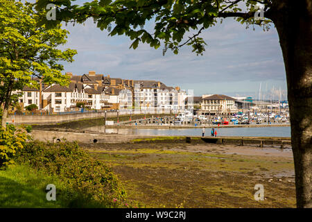 In Irlanda, il Leinster, Fingal, Co Dublin, Malahide, lungomare Marina Village e l'ormeggio per la barca Foto Stock