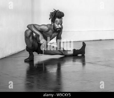 L'Avana, Cuba - Aprile 09, 2019: una ballerina in una sessione di prove libere Foto Stock