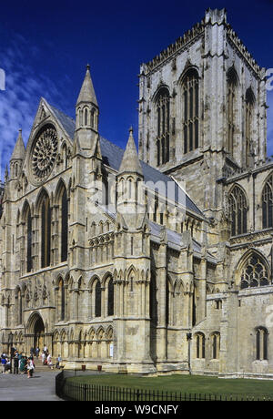 Ingresso principale a York Minster, nello Yorkshire, Inghilterra, Regno Unito Foto Stock