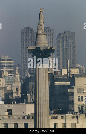 Nelson la colonna, Londra, Inghilterra, Regno Unito. Circa ottanta Foto Stock