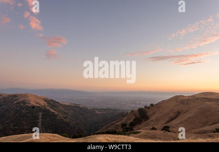 La vista del tramonto su San Jose con chiaro cielo estivo Foto Stock