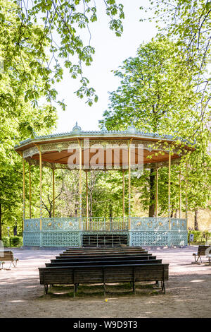 Il dallo stile eclettico bandstand nel Parco di Bruxelles, Belgio, è stato costruito nel 1841 dal famoso architetto belga Jean-Pierre Cluysenaar. Foto Stock