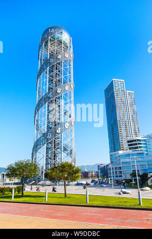 Batumi, Georgia - 30 Aprile 2017: Torre alfabetico a Batumi, Georgia estate Black Sea Resort Foto Stock