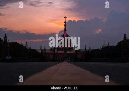 Illuminata Rashtrapati Bhavan, Presidente Casa ufficiale a Delhi, India Foto Stock