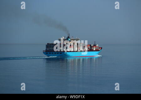 Contenitore nave Maersk Karlskrona uscire dal canale di Suez e procedendo nel Mar Rosso. Foto Stock