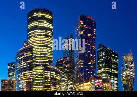 Il Moscow International Business Center (MIBC) durante il Twilight time.Si tratta di un moderno e commerciale quartiere nel centro di Mosca, Russia Foto Stock