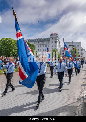 L'islanda Scout prendendo parte ai festeggiamenti del giorno di indipendenza, Giugno 17, Reykjavik, Islanda Foto Stock