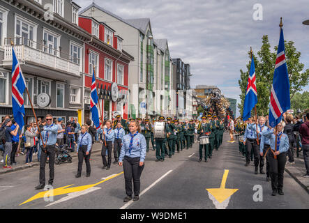 L'islanda Scout prendendo parte ai festeggiamenti del giorno di indipendenza, Giugno 17, Reykjavik, Islanda Foto Stock