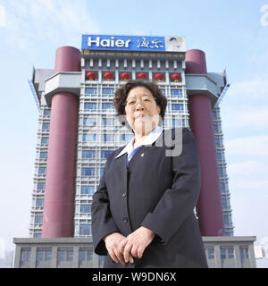 Yang Mianmian, presidente del gruppo Haier, in Haier sede a Qingdao, provincia di Shandong, 20 ottobre 2005. Foto Stock