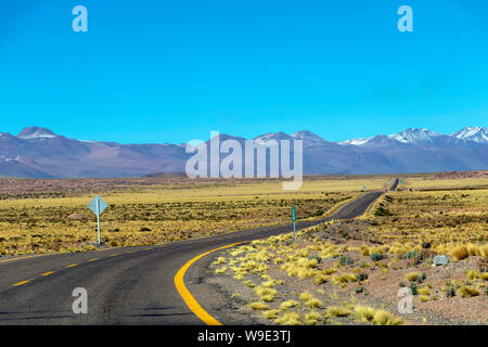 Strada del deserto di Atacama, Cile : lo sfondo con copia spazio per il testo Foto Stock