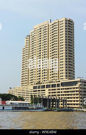 BANGKOK, Tailandia - 25 dicembre 2013: Baan Chaopraya edificio di appartamenti a Bangkok. Bangkok è la città più grande della Tailandia con 14 milioni di persone li Foto Stock
