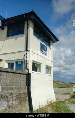 La scialuppa di salvataggio sulla stazione di fronte a Lytham sulla costa di Fylde in Lancashire. Foto Stock