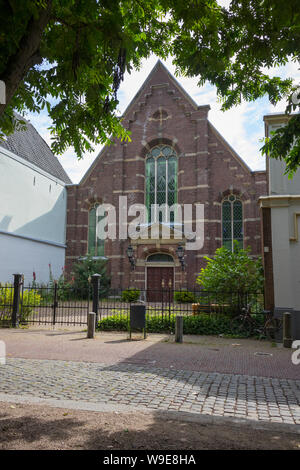 Leiden, Olanda - Luglio 05, 2019: la facciata della vecchia chiesa luterana a Kerkgracht Hooglandse Foto Stock