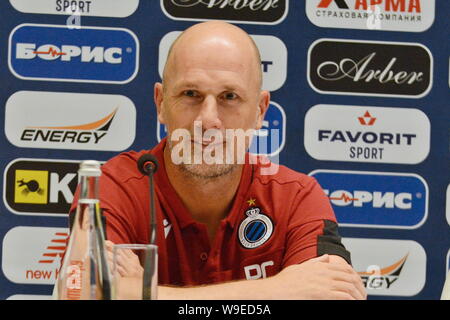 Kiev, Ucraina. 12 Ago, 2019. Kiev, Ucraina - 12 agosto 2019: Philippe CLEMENT, Club Brugge Manager/allenatore, parla nel corso di una conferenza stampa a Kiev, Ucraina, il 12 agosto 2019 (foto di Aleksandr Gusev/Pacific Stampa) Credito: Pacific Press Agency/Alamy Live News Foto Stock