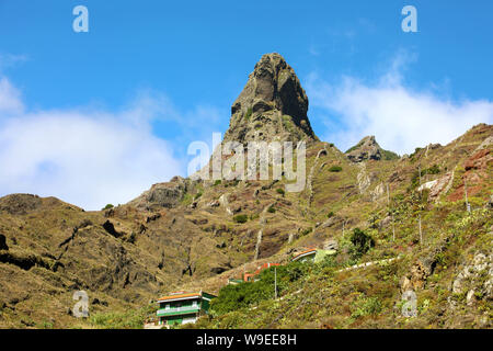 Montagne nel villaggio Afur su Anaga Parco Rurale, Tenerife, Isole Canarie. Foto Stock